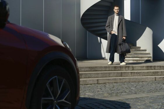 Návrhář Jan Černý navrhl víkendovou tašku pro Lexus