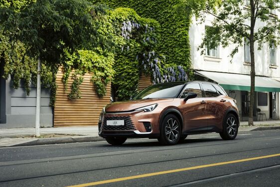 LEXUS NATÁČEL NOVÝ EVROPSKÝ SPOT NA MODEL LBX V PRAZE