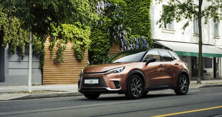 LEXUS NATÁČEL NOVÝ EVROPSKÝ SPOT NA MODEL LBX V PRAZE