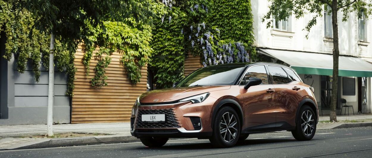 LEXUS NATÁČEL NOVÝ EVROPSKÝ SPOT NA MODEL LBX V PRAZE