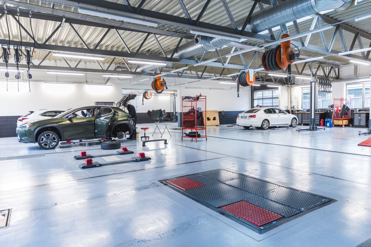 SPOLEČNOST AUTO EDER OTEVÍRÁ NOVÝ SHOWROOM LEXUS V PLZNI