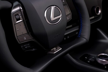 NOVÝ LEXUS RZ UŽ MÁ ČESKÉ CENY, JDE O PRVNÍ MODEL S ELEKTRONICKÝM ŘÍZENÍM STEER-BY-WIRE