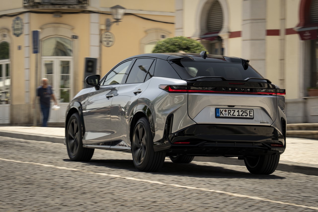 NOVÝ LEXUS RZ UŽ MÁ ČESKÉ CENY, JDE O PRVNÍ MODEL S ELEKTRONICKÝM ŘÍZENÍM STEER-BY-WIRE