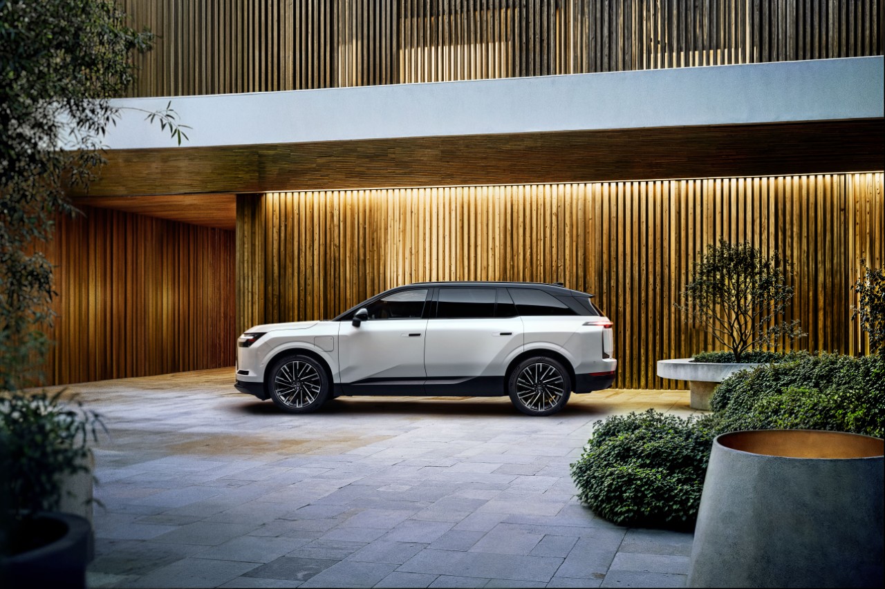LEXUS ODHAĽUJE MODEL TZ – ÚPLNE NOVÉ, PLNE ELEKTRICKÉ ŠESŤMIESTNE SUV