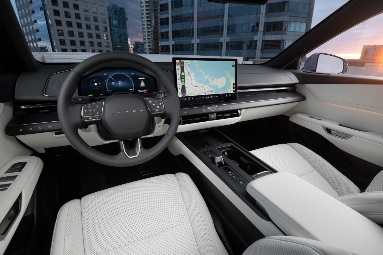ZBRUSU NOVÝ LEXUS ES: LUXUSNÍ SEDAN V NOVÉM POJETÍ