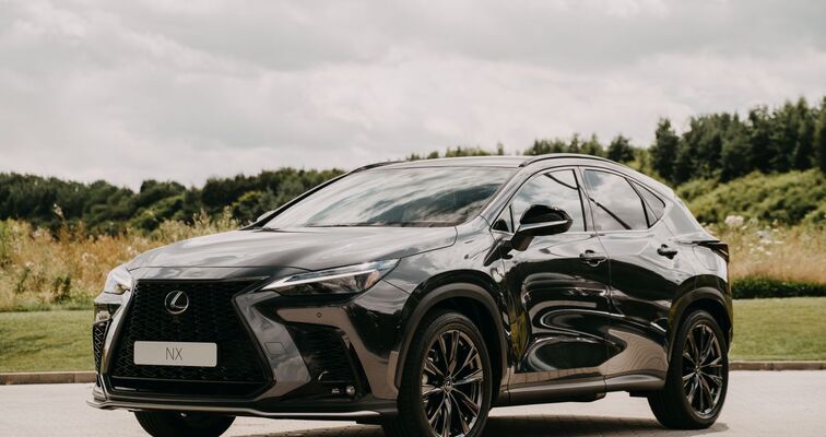 Lexus snižuje ceny oblíbených modelů a vyhlašuje výprodej skladů