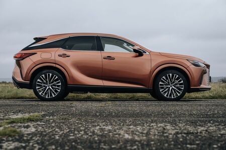 Lexus snižuje ceny oblíbených modelů a vyhlašuje výprodej skladů