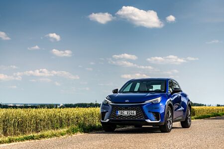 Lexus snižuje ceny oblíbených modelů a vyhlašuje výprodej skladů