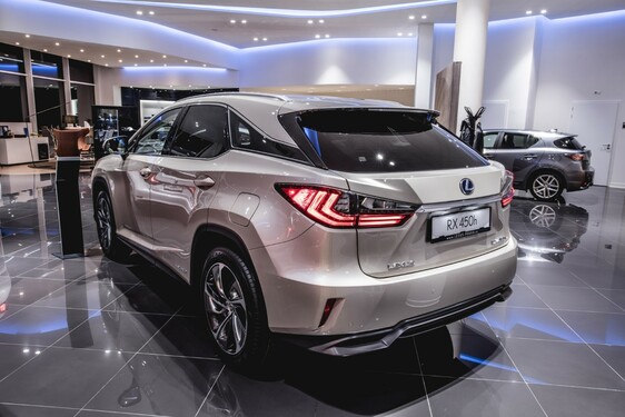 NEJMODERNĚJŠÍ DEALERSTVÍ V ČESKU I EVROPĚ MÁ NOVĚ LEXUS V PRAZE