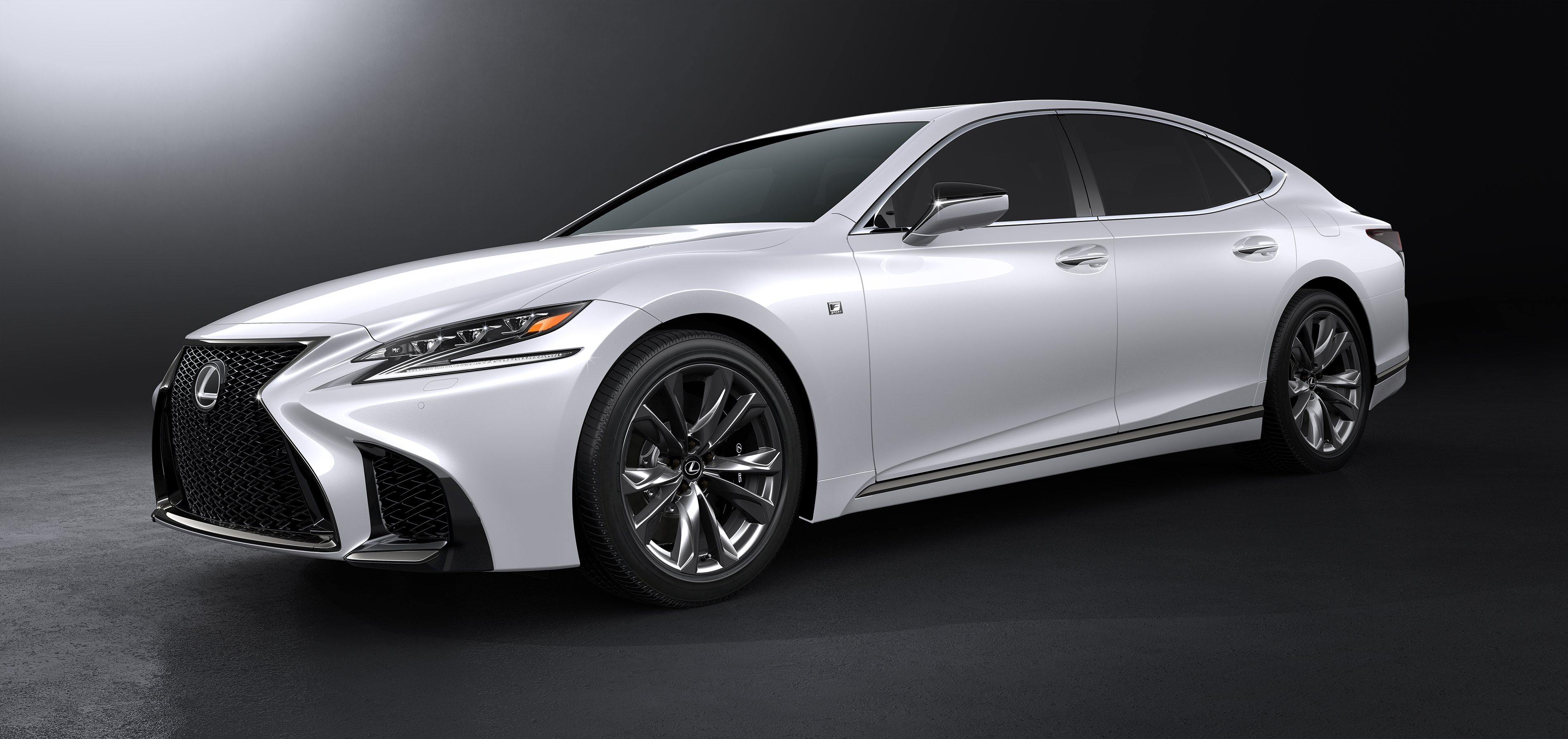 PREMIÉRA MODELU LEXUS LS 500 F SPORT 2018 NA AUTOSALONU V NEW YORKU