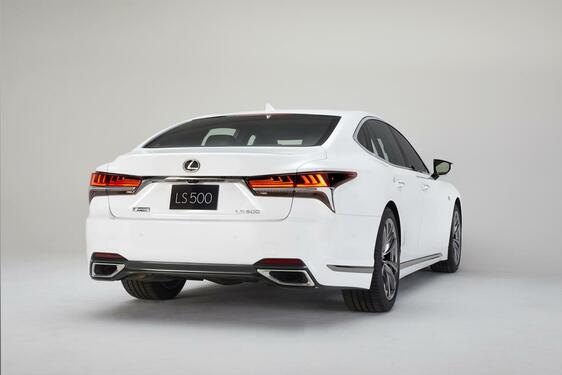 2018 LS F SPORT