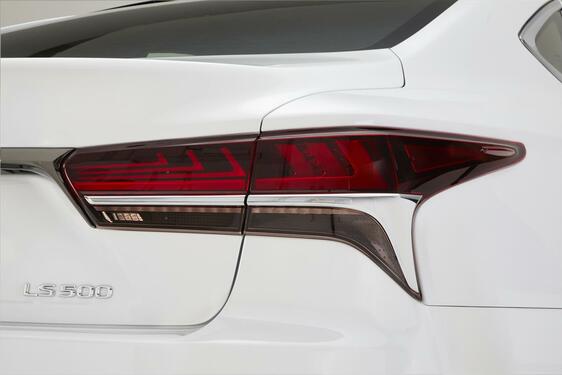 2018 LS F SPORT
