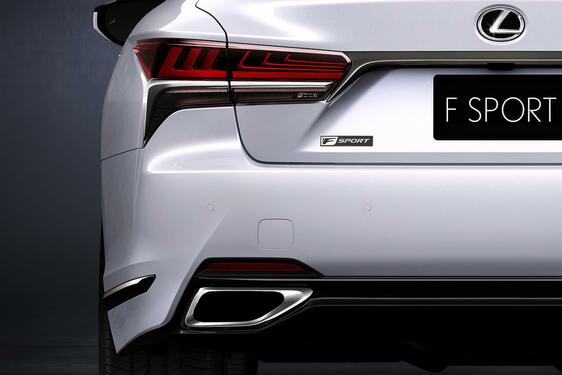 2018 LS F SPORT