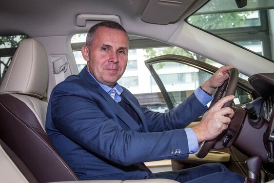 VOZOVÝ PARK AUTOPŮJČOVNY CZECHOCAR – ENTERPRISE RENT-A-CAR OBOHATILO PĚT VOZŮ LEXUS RX 