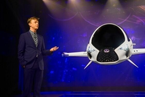 LEXUS A HVĚZDA FILMU VALERIAN DANE DEHAAN PŘEDSTAVUJÍ V MIAMI LETOUN „SKYJET“