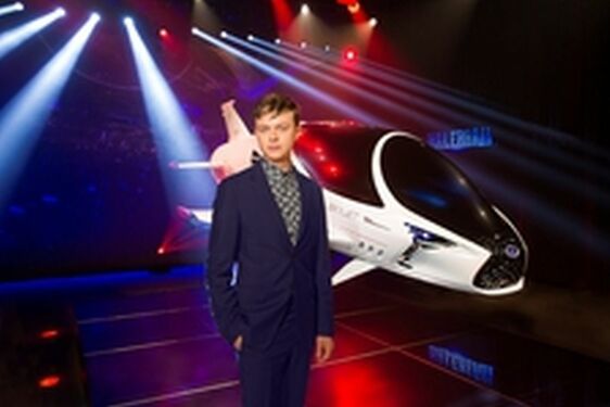 LEXUS A HVĚZDA FILMU VALERIAN DANE DEHAAN PŘEDSTAVUJÍ V MIAMI LETOUN „SKYJET“