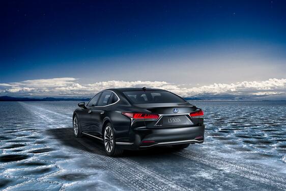 LS 500h 2018