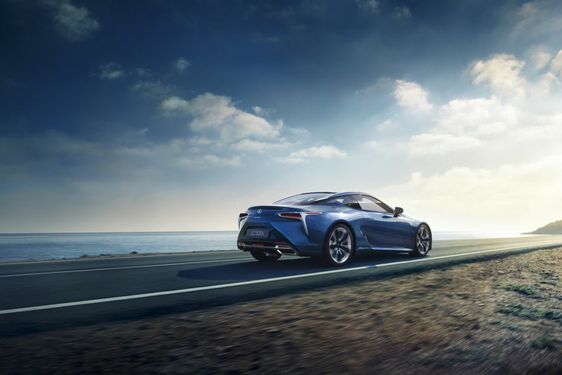  Lexus LC v novém modrém odstínu Structural Blue