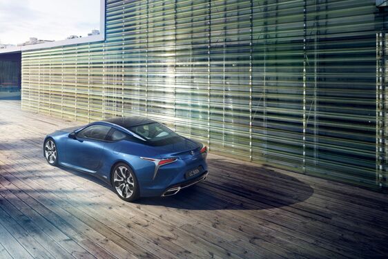  Lexus LC v novém modrém odstínu Structural Blue