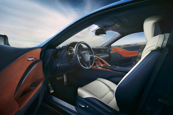 Lexus LC v novém modrém odstínu Structural Blue