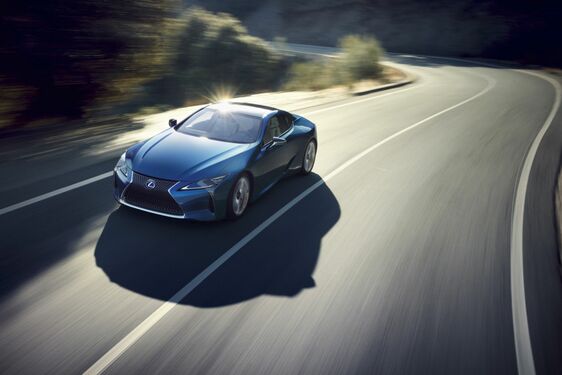  Lexus LC v novém modrém odstínu Structural Blue