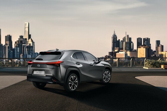 PREMIÉRY LEXUS V ŽENEVĚ: NOVÝ CROSSOVER UX A SEDMIMÍSTNÉ RX L