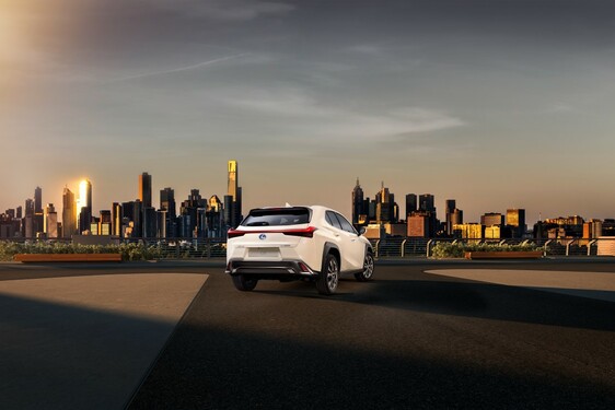 PREMIÉRY LEXUS V ŽENEVĚ: NOVÝ CROSSOVER UX A SEDMIMÍSTNÉ RX L