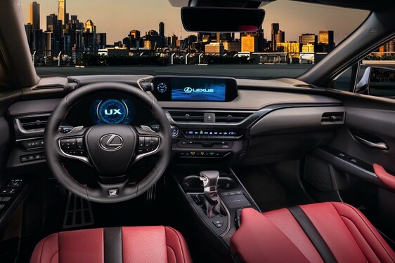 PREMIÉRY LEXUS V ŽENEVĚ: NOVÝ CROSSOVER UX A SEDMIMÍSTNÉ RX L