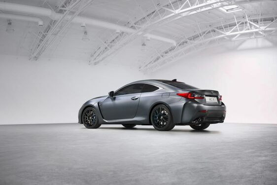 LEXUS SLAVÍ 10. VÝROČÍ VOZŮ S OZNAČENÍM „F“
