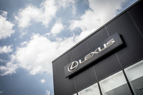 LEXUS OTEVŘEL NOVÝ SHOWROOM V KARLOVÝCH VARECH 