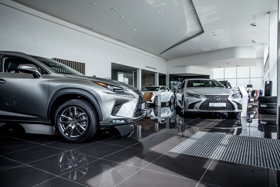 LEXUS OTEVŘEL NOVÝ SHOWROOM V KARLOVÝCH VARECH 