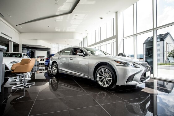 LEXUS OTEVŘEL NOVÝ SHOWROOM V KARLOVÝCH VARECH 