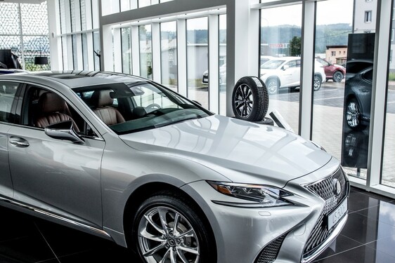 LEXUS OTEVŘEL NOVÝ SHOWROOM V KARLOVÝCH VARECH 