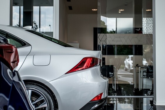 LEXUS OTEVŘEL NOVÝ SHOWROOM V KARLOVÝCH VARECH 