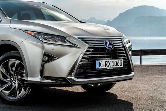 Hybridní vozy Lexus trhají v Česku rekordy, prodeje vzrostly o 36 procent