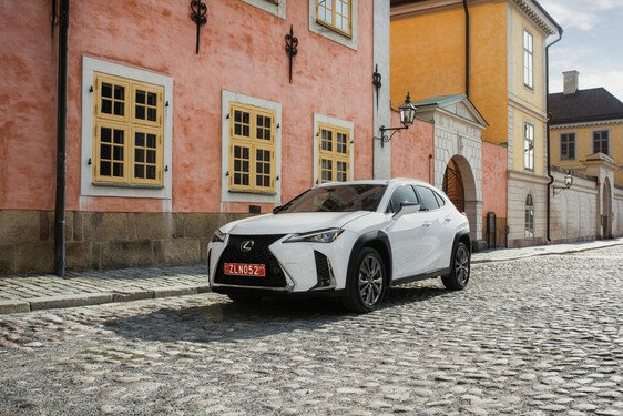 2018 UX F Sport