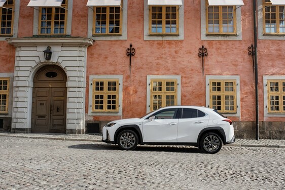 2018 UX F Sport