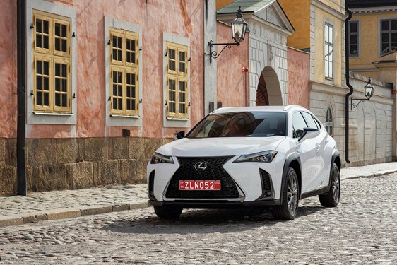2018 UX F Sport