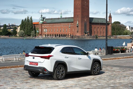 2018 UX F Sport
