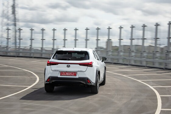 2018 UX F Sport
