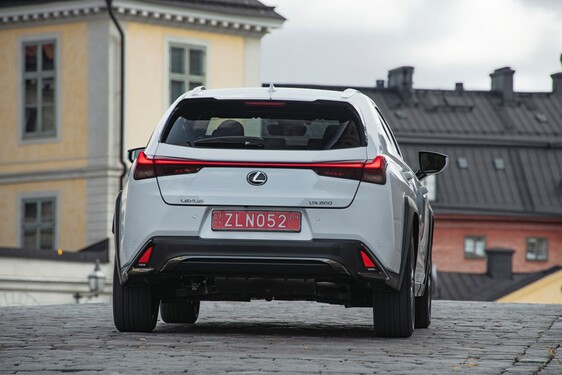 2018 UX F Sport