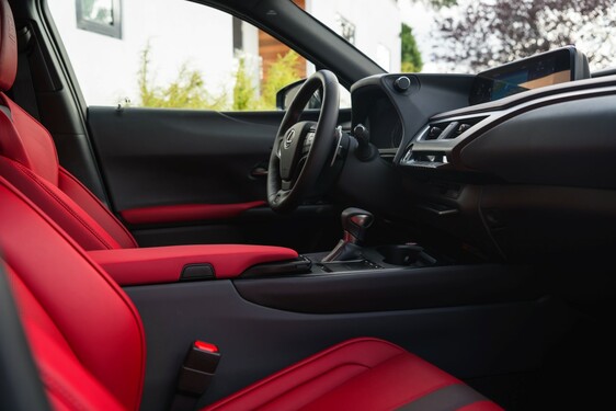 2018 UX F Sport