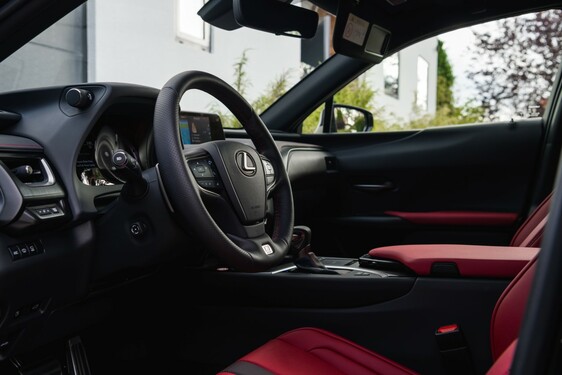 2018 UX F Sport