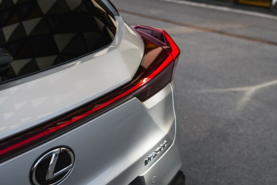 2018 UX F Sport