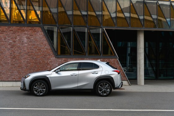 2018 UX F Sport