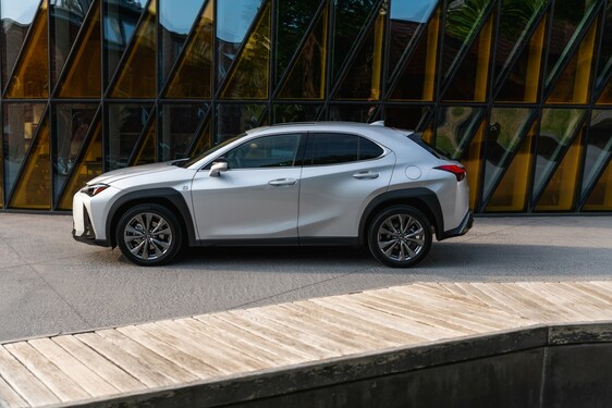 2018 UX F Sport