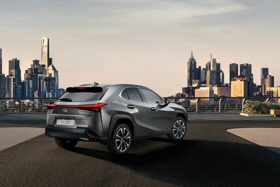 2018 UX 200