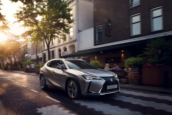 2018 UX 200