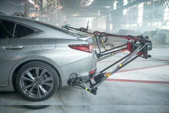 Reklamu na nový Lexus ES poprvé v historii napsala umělá inteligence