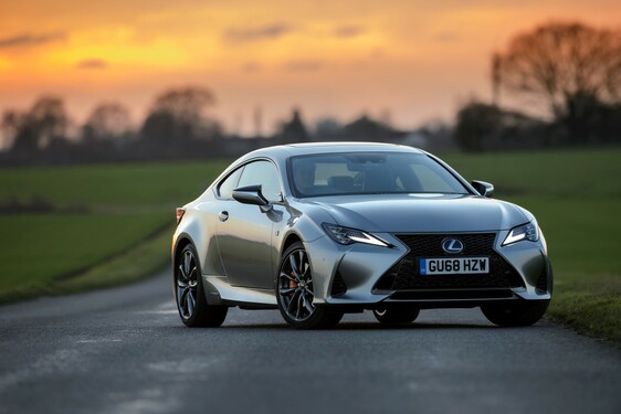 HYBRIDY NA VRCHOLU: V PRŮZKUMU SPOKOJENOSTI POTŘETÍ ZVÍTĚZIL LEXUS